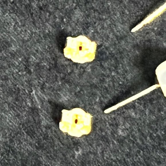 Vintage 14k Yellow Gold Pierced Stud Pearl Earrings (3191) - Picture 9 of 11